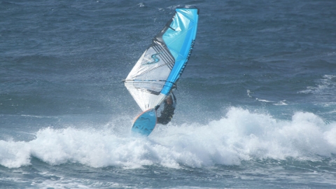 okinawa windsurfing wave