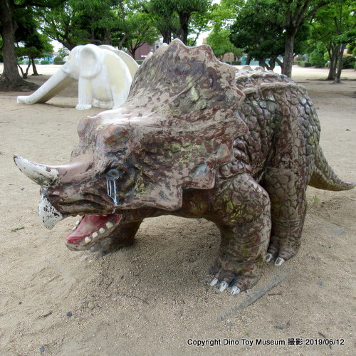 岡山県　青江公園のトリケラトプス