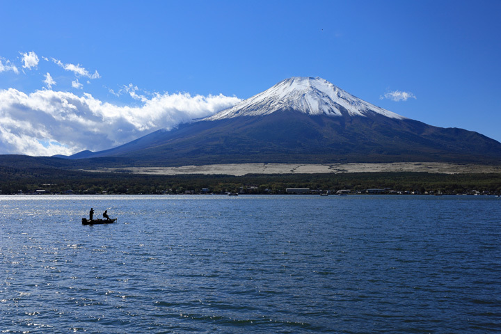 211020_Lake-Yamanaka_Mt-Fuji.jpg