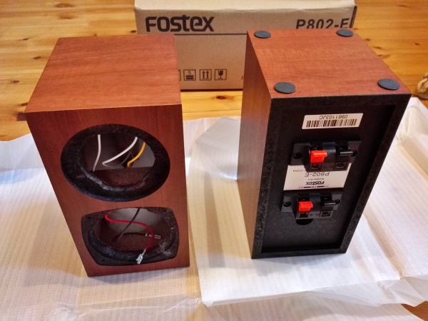 Fostex P802-E スピーカーエンクロージャー2ペア外観