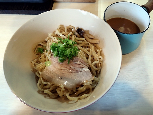 鶏と魚介らぁ麺 ｋｏｍｕｇｉ・komugiつけ麺